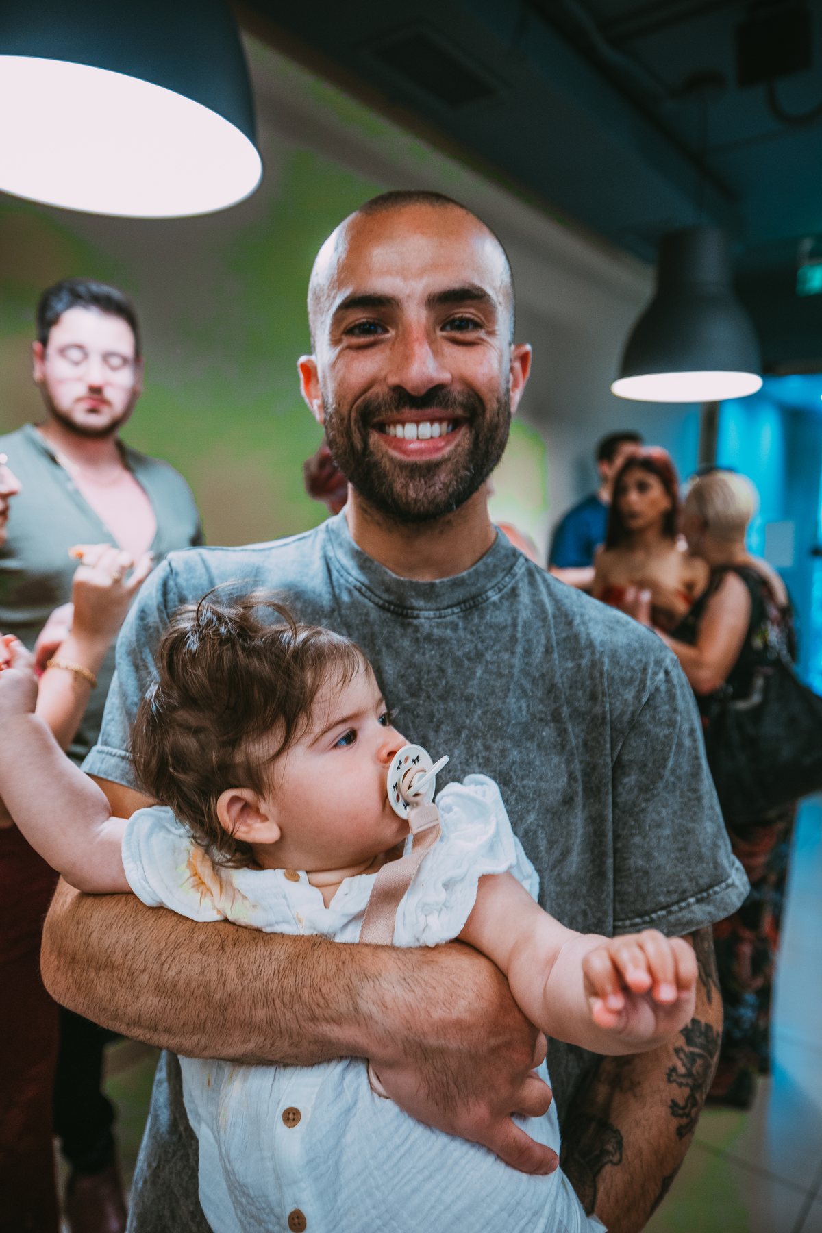 Family enjoying MOM Brunch & Dine
